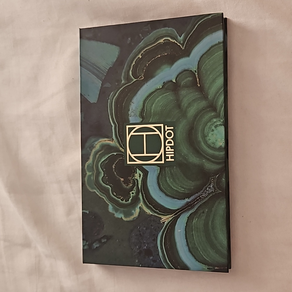 HipDot Cenote Pressed Powder Eyeshadow Palette 15 Matte & Shimmers 23g